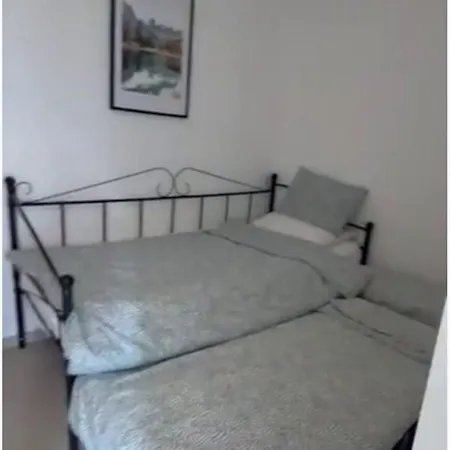 10 Min Walk To Metro, 2 Bedrooms, La Défense, Parking Appartamento